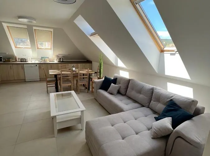 Janhaz Apartman Revfueloep